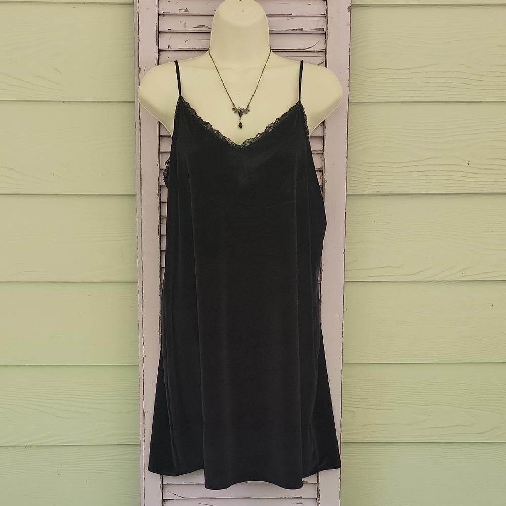 NWT 💗 Victoria's Secret VS Velvet & Lace Slip Night Gown Lingerie Black M